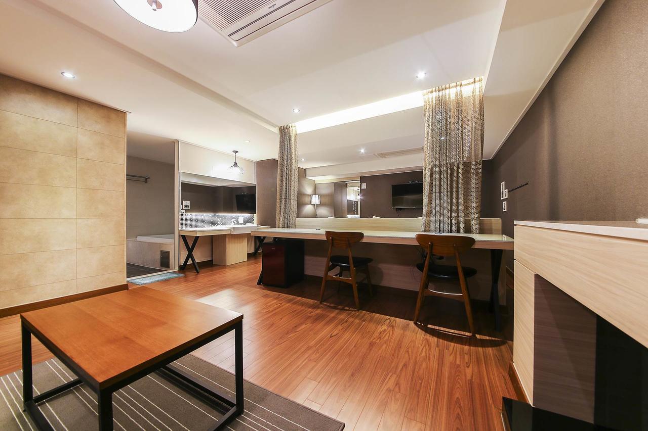 Regency Hotel Соннам Екстер'єр фото